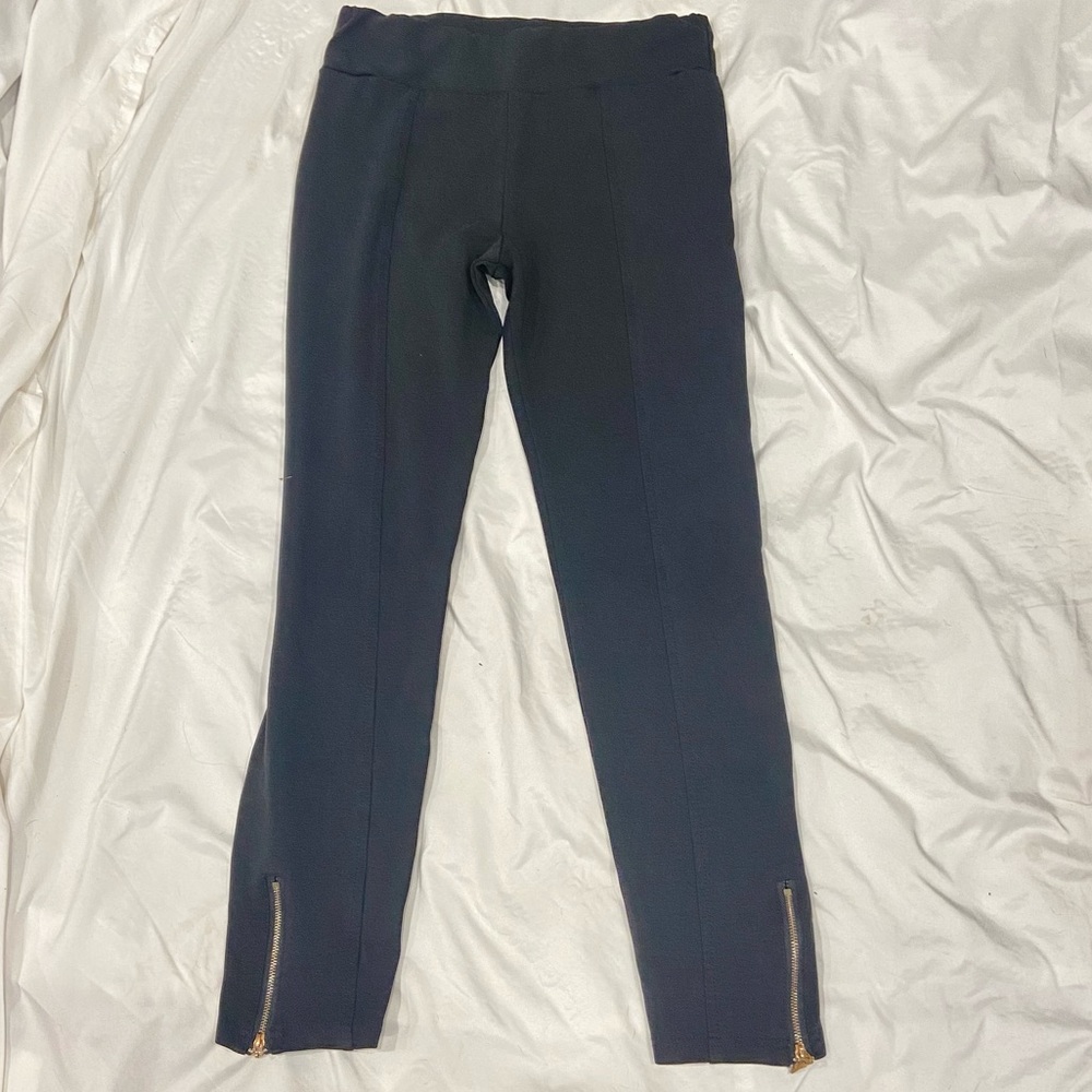 Okeysi black leggings with gold zippers